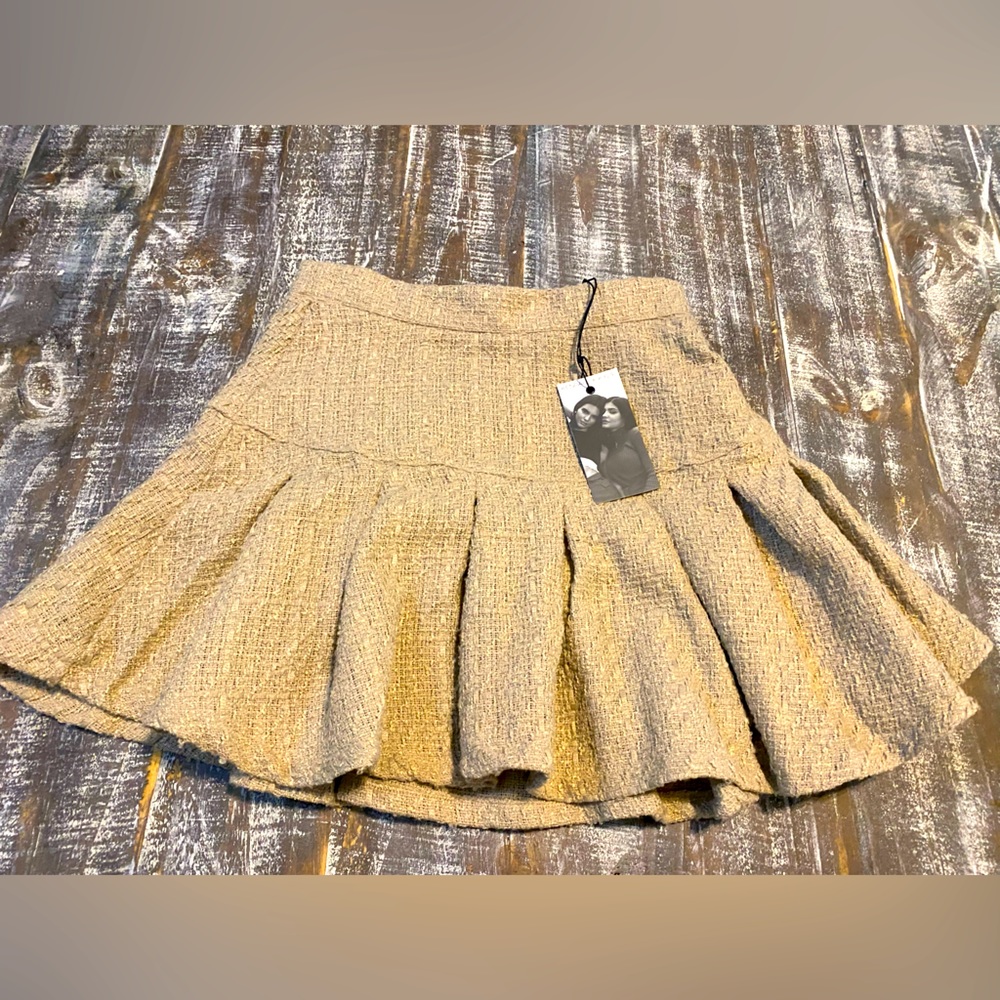 Kendall & Kylie pleated skirt sz Med NWT
